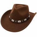 Brauner Cowboyhut mit dekorativem Band